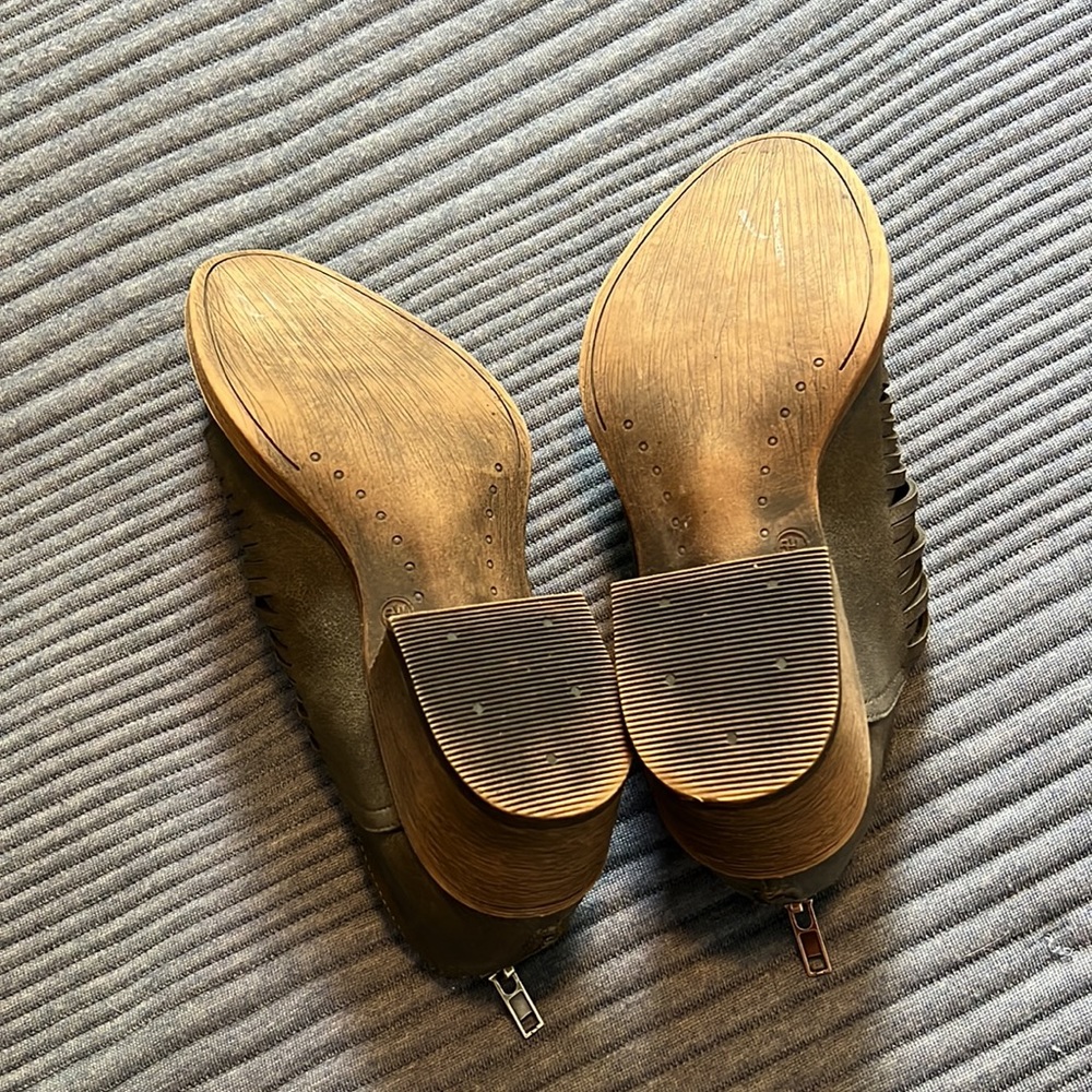 Coconuts by Matisse - Gray Booties - 5.5 - Picture 6 of 8